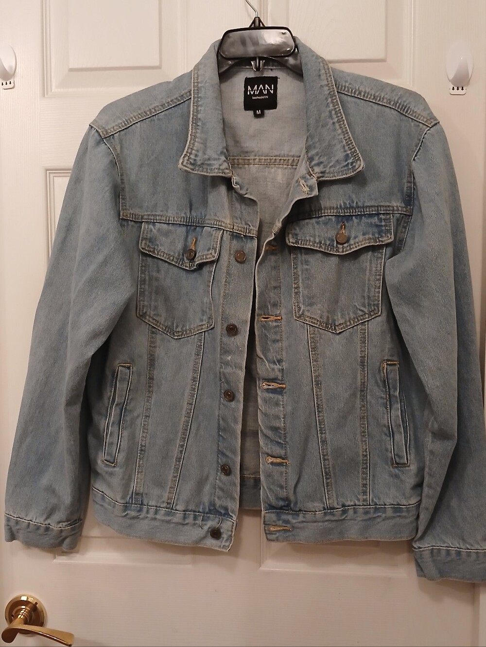 boohooMAN Graphic Denim Jacket Mens Size Medium Tie Dye Rainbow Spellout Grunge